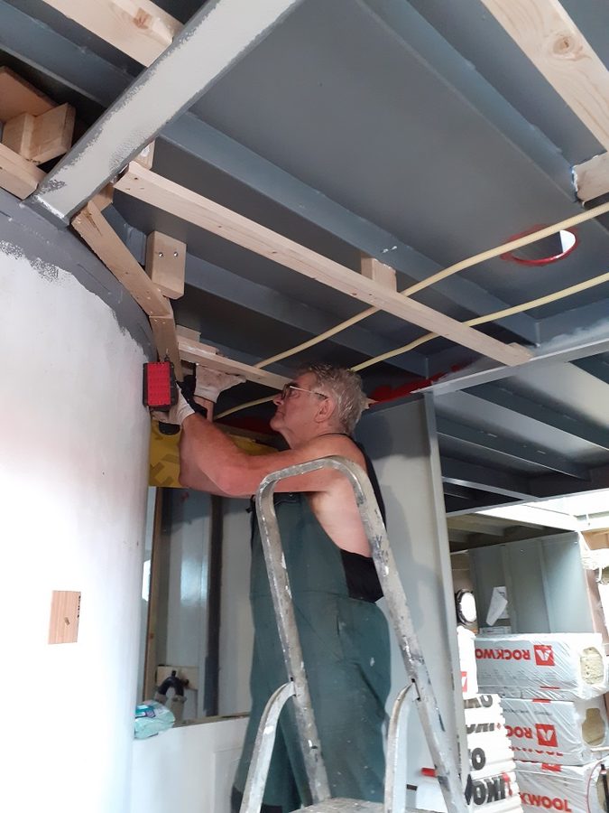 Grondhout voor het plafond