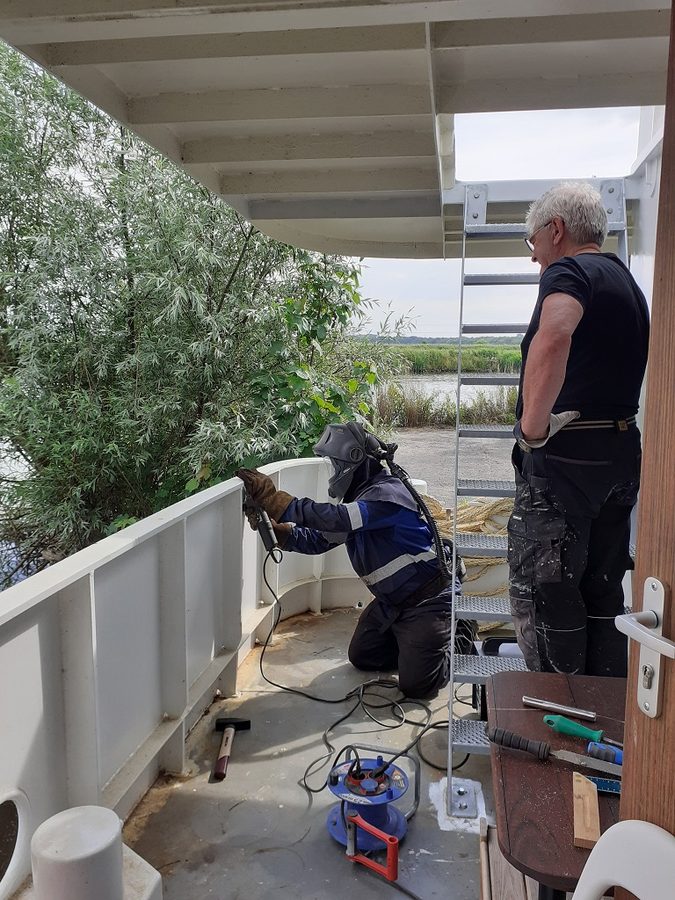 Ophang beugels voor de reddingsboeien