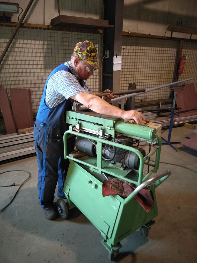 ingenieuze machine om pijpen te buigen