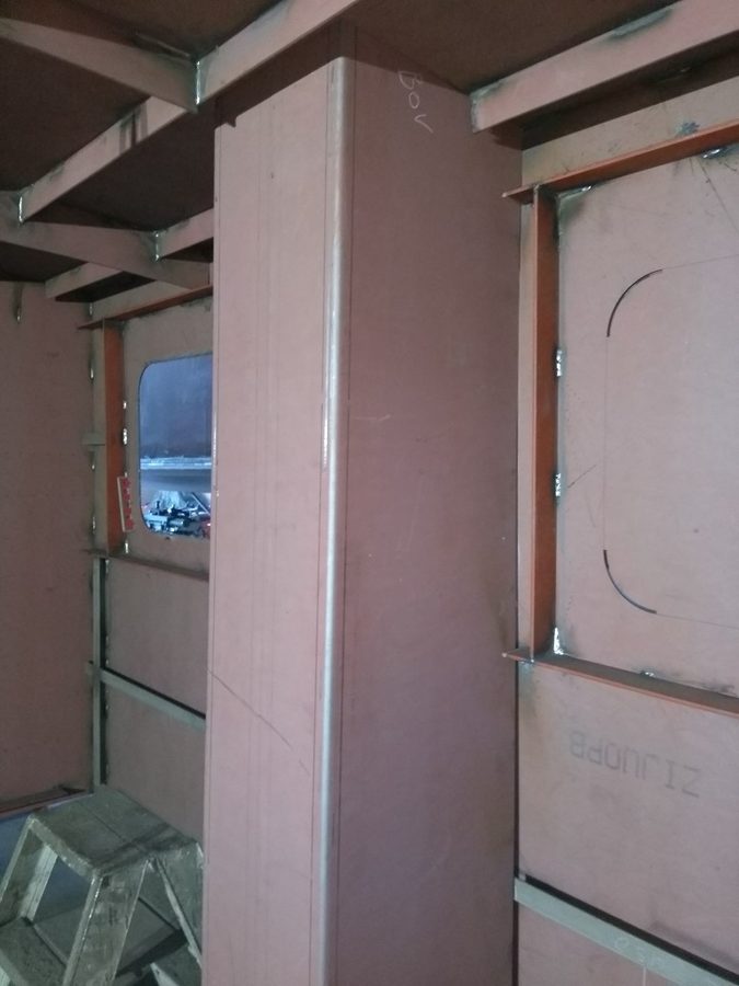 De ventilatiekokers voor de motor