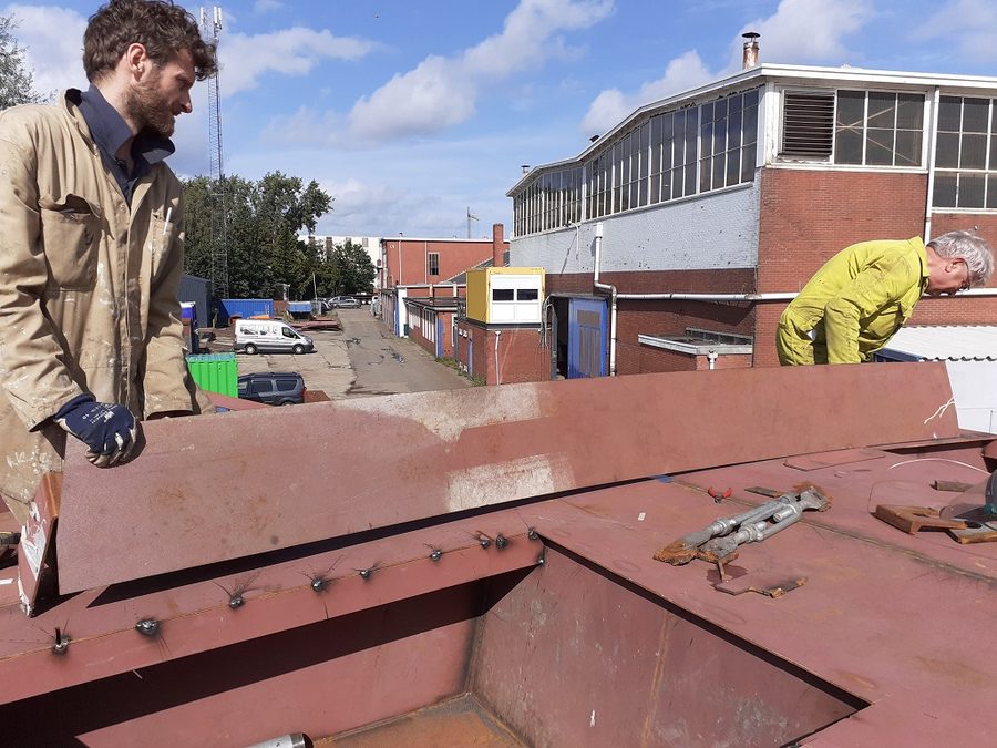 We krijgen een bankje