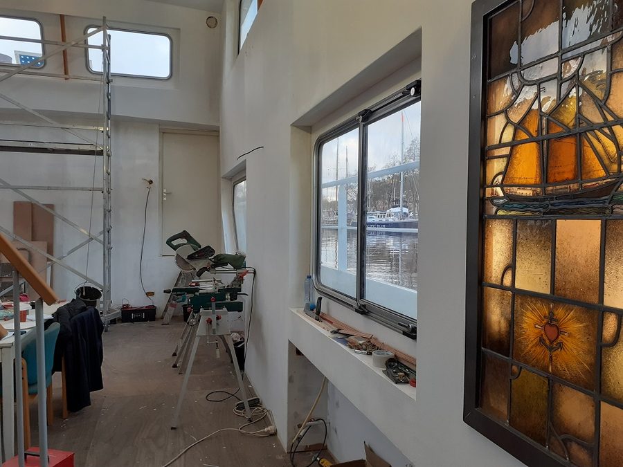 Afgewerkte bakboords wand
