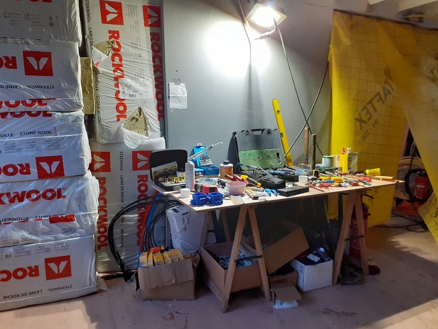 Gereedschaps tafel in de hal